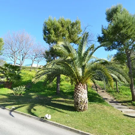 Appartement Plein Ciel - 5 Personnes Avec Piscine Sur La Corniche Fleurie A