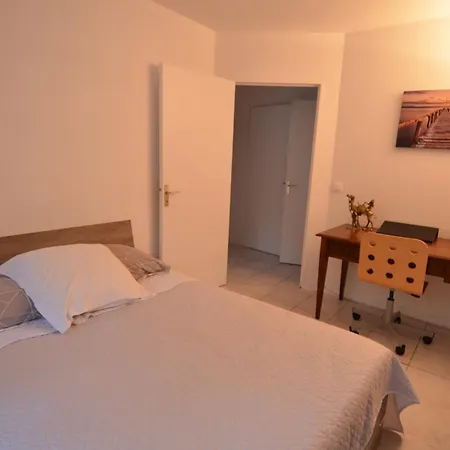 Appartement 5 Personnes Avec Piscine Sur La Corniche Fleurie à *
